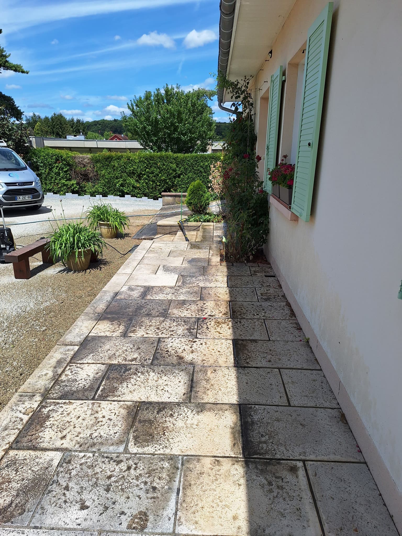 Avant - Allée de maison — Dalles décrassées